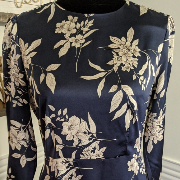 **SOLD**Vince Camuto Dress - Picture 2 of 3